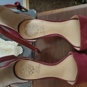 Vince Camuto Pumps Red/Maroon Suede size 4.5/34.5